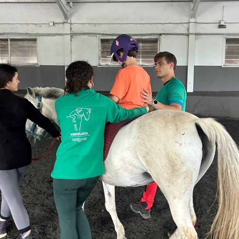 Foto de equinoterapia con Autismo Jaén